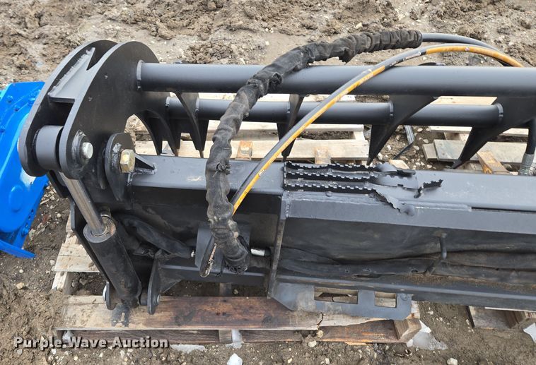 image for item EQ6796 Skid steer grapple bucket 