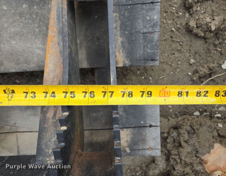 image for item EQ6796 Skid steer grapple bucket 