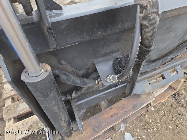 image for item EQ6796 Skid steer grapple bucket 