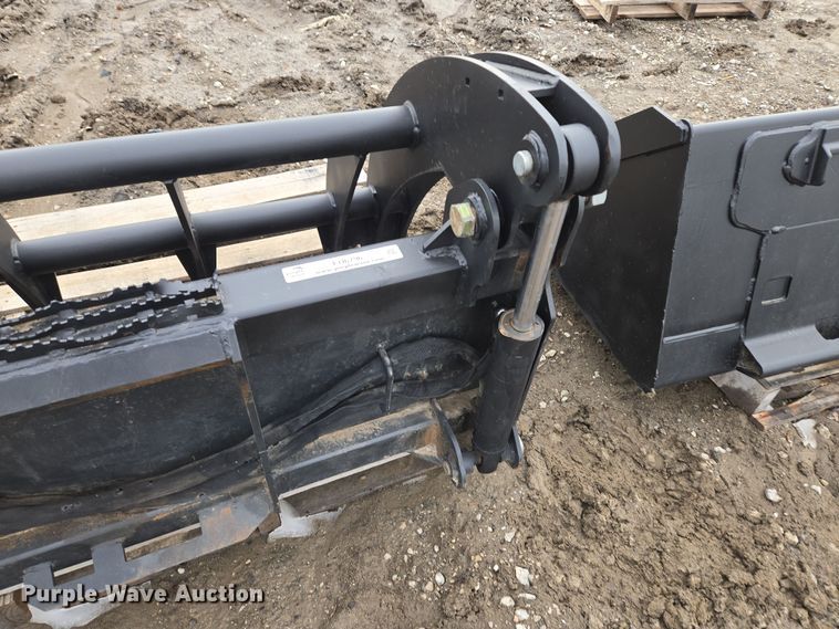 image for item EQ6796 Skid steer grapple bucket 