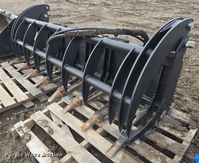 image for item EQ6796 Skid steer grapple bucket 
