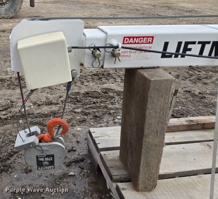 image for item EQ6798 Lift Moore  2700AR crane