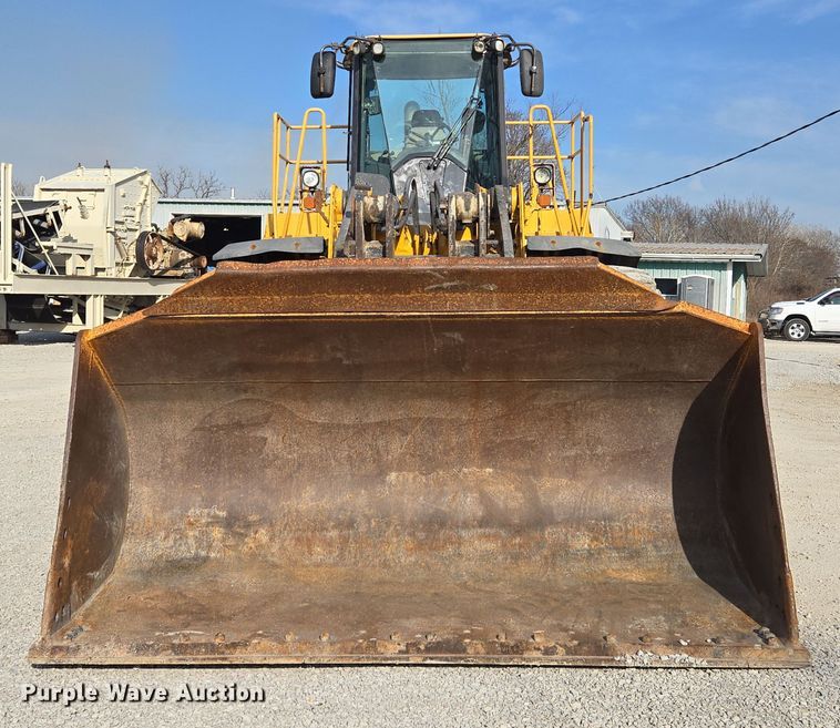 image for item EQ6833 2012 John Deere 844K wheel loader