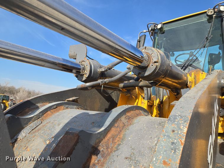 image for item EQ6833 2012 John Deere 844K wheel loader