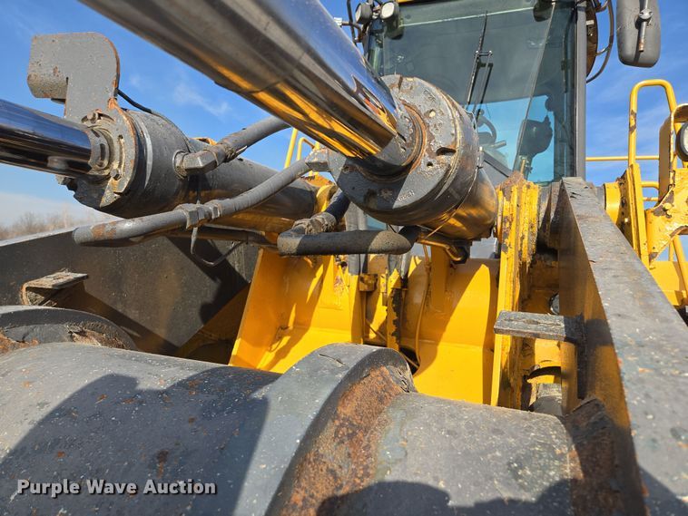 image for item EQ6833 2012 John Deere 844K wheel loader