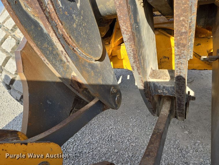 image for item EQ6833 2012 John Deere 844K wheel loader