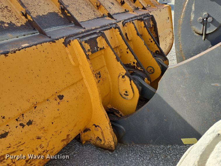 image for item EQ6833 2012 John Deere 844K wheel loader