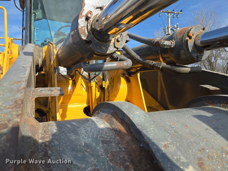 image for item EQ6833 2012 John Deere 844K wheel loader