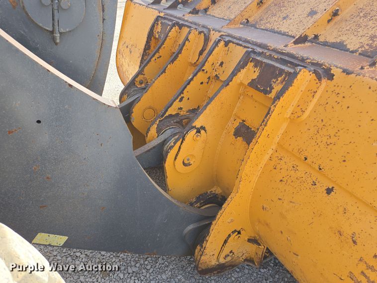 image for item EQ6833 2012 John Deere 844K wheel loader