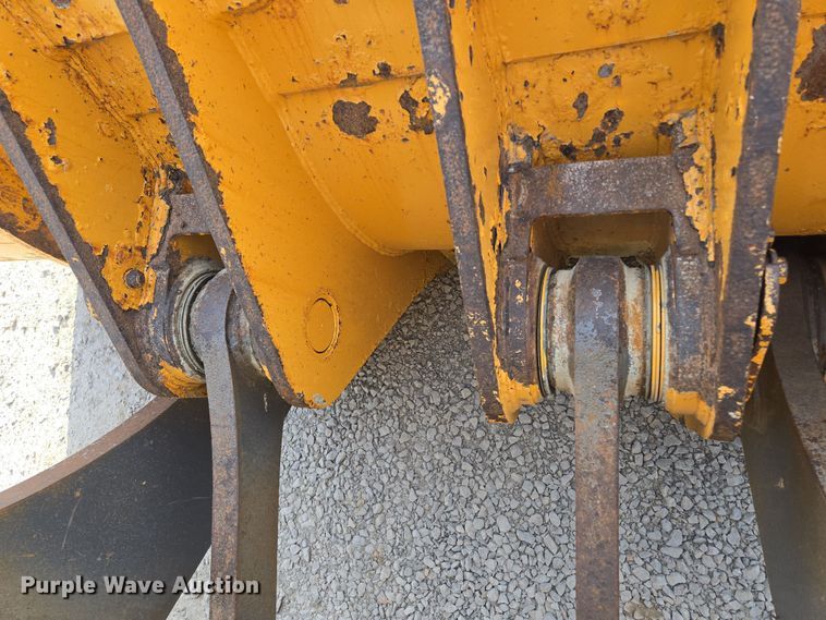 image for item EQ6833 2012 John Deere 844K wheel loader