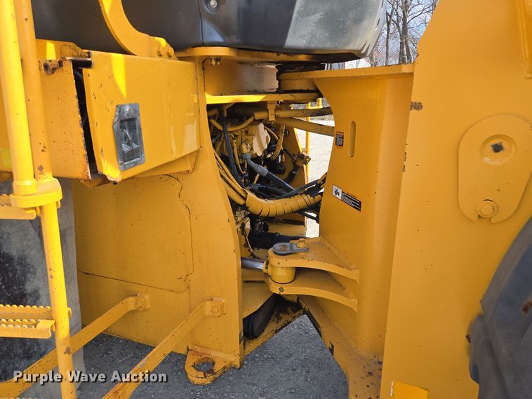 image for item EQ6833 2012 John Deere 844K wheel loader