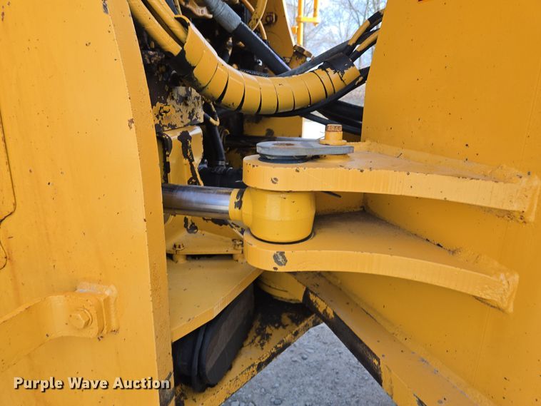 image for item EQ6833 2012 John Deere 844K wheel loader