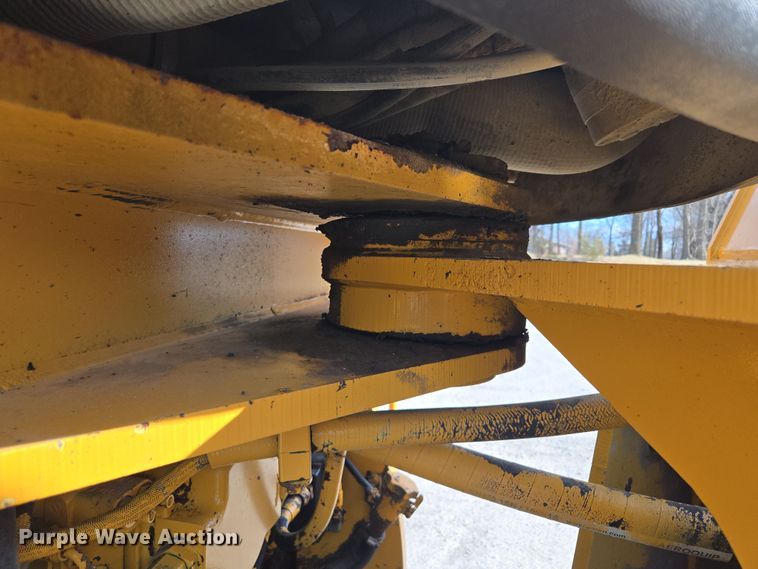 image for item EQ6833 2012 John Deere 844K wheel loader