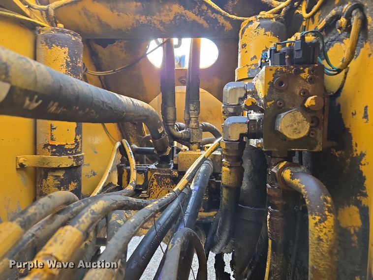 image for item EQ6833 2012 John Deere 844K wheel loader