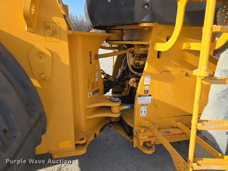 image for item EQ6833 2012 John Deere 844K wheel loader