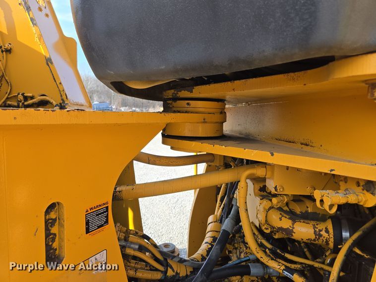 image for item EQ6833 2012 John Deere 844K wheel loader