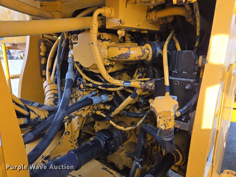 image for item EQ6833 2012 John Deere 844K wheel loader