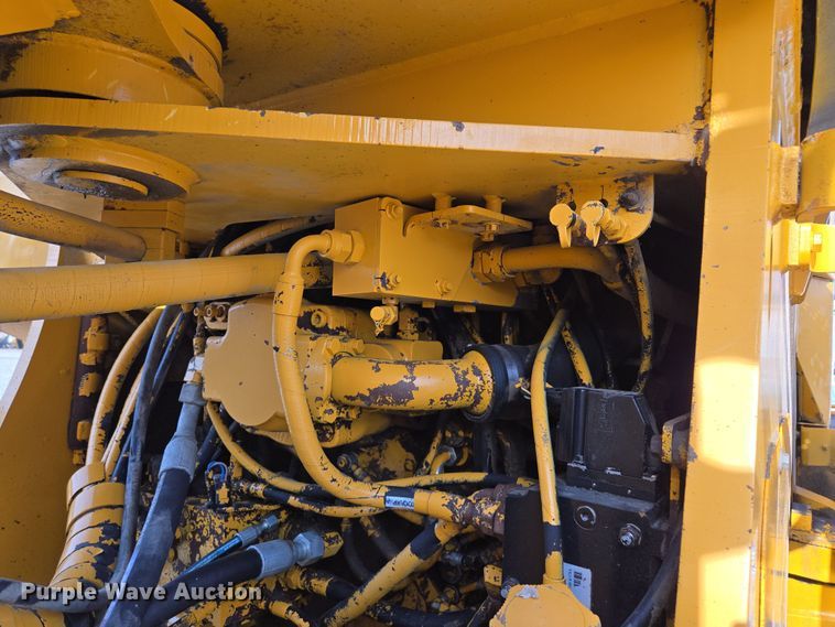 image for item EQ6833 2012 John Deere 844K wheel loader