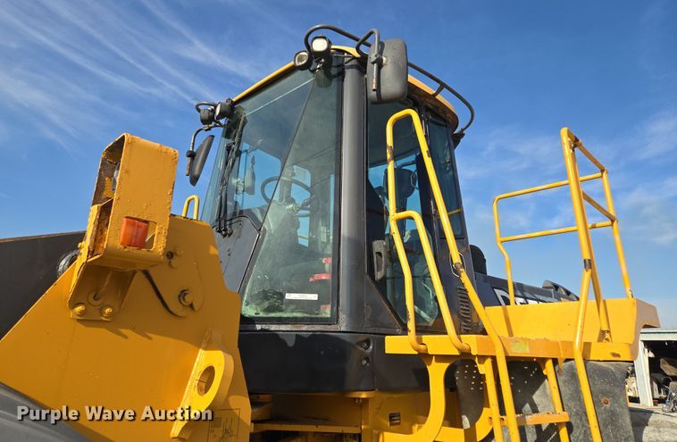 image for item EQ6833 2012 John Deere 844K wheel loader