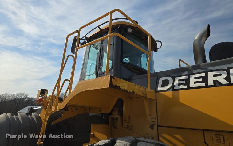 image for item EQ6833 2012 John Deere 844K wheel loader