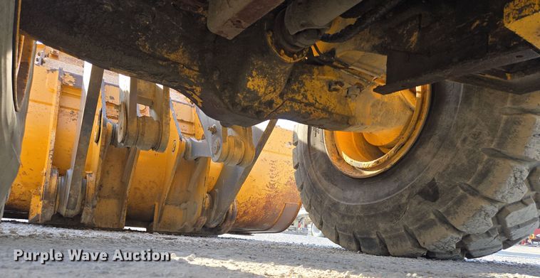 image for item EQ6833 2012 John Deere 844K wheel loader