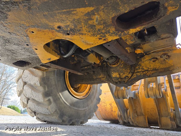 image for item EQ6833 2012 John Deere 844K wheel loader