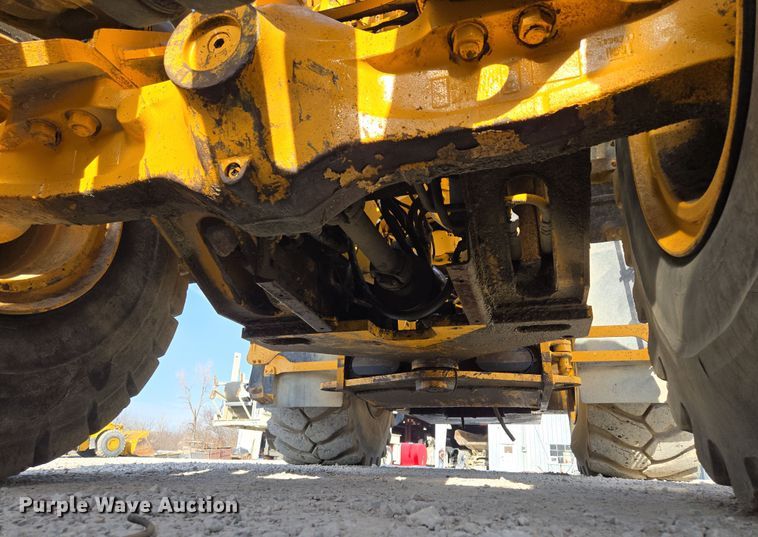 image for item EQ6833 2012 John Deere 844K wheel loader