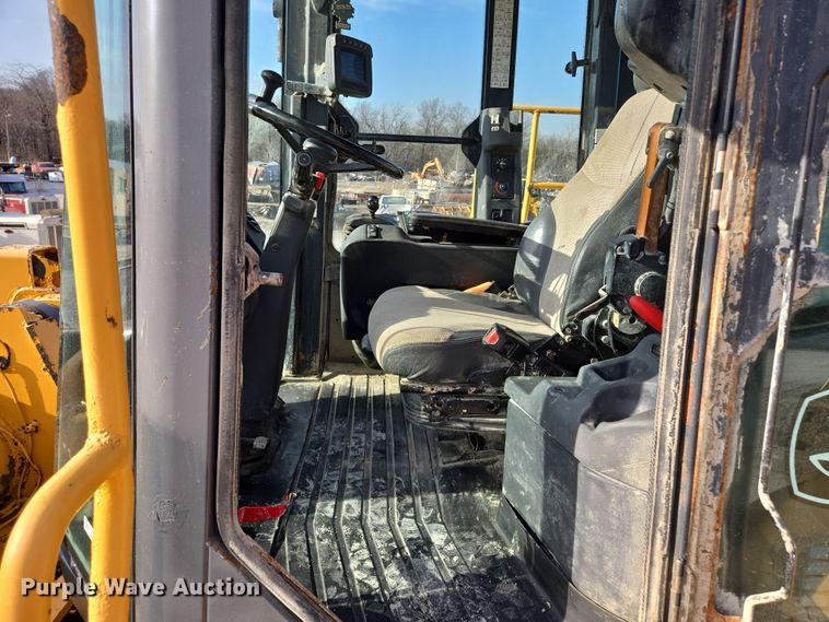 image for item EQ6833 2012 John Deere 844K wheel loader