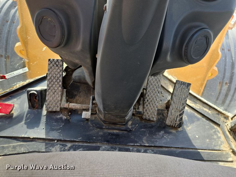 image for item EQ6833 2012 John Deere 844K wheel loader