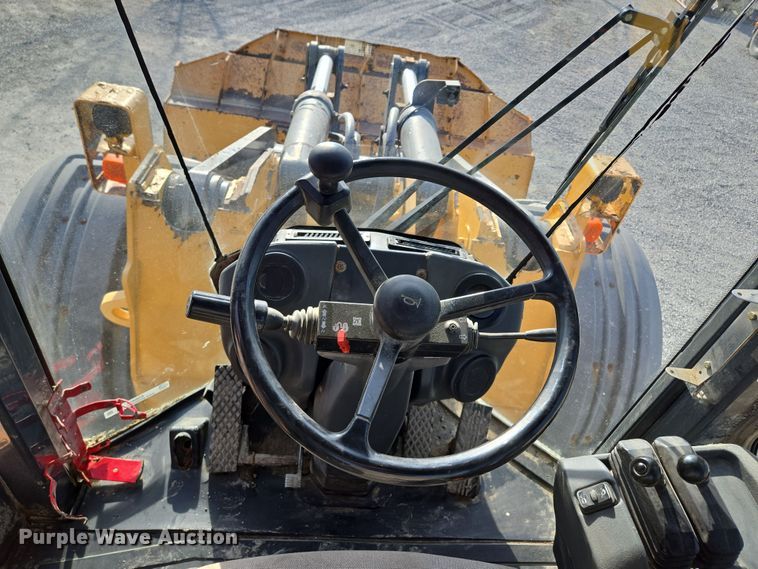 image for item EQ6833 2012 John Deere 844K wheel loader