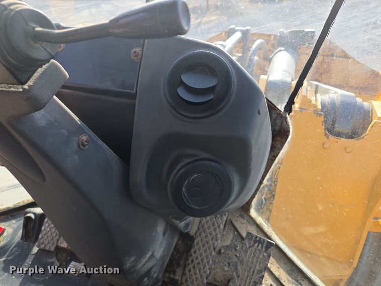 image for item EQ6833 2012 John Deere 844K wheel loader