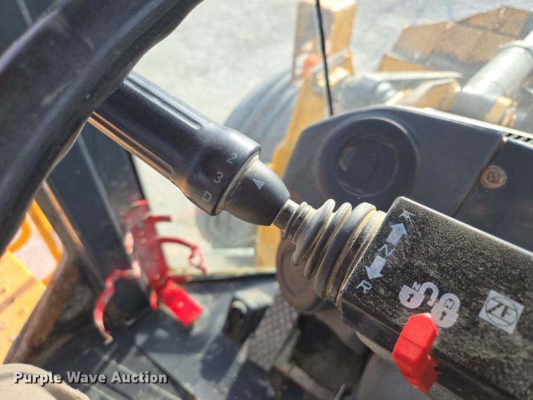 image for item EQ6833 2012 John Deere 844K wheel loader