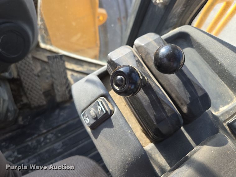 image for item EQ6833 2012 John Deere 844K wheel loader