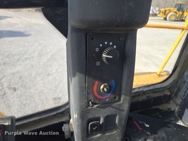 image for item EQ6833 2012 John Deere 844K wheel loader