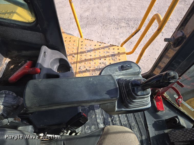 image for item EQ6833 2012 John Deere 844K wheel loader