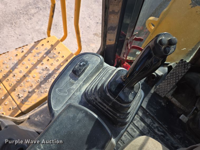 image for item EQ6833 2012 John Deere 844K wheel loader