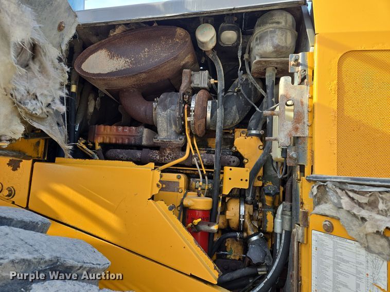 image for item EQ6833 2012 John Deere 844K wheel loader