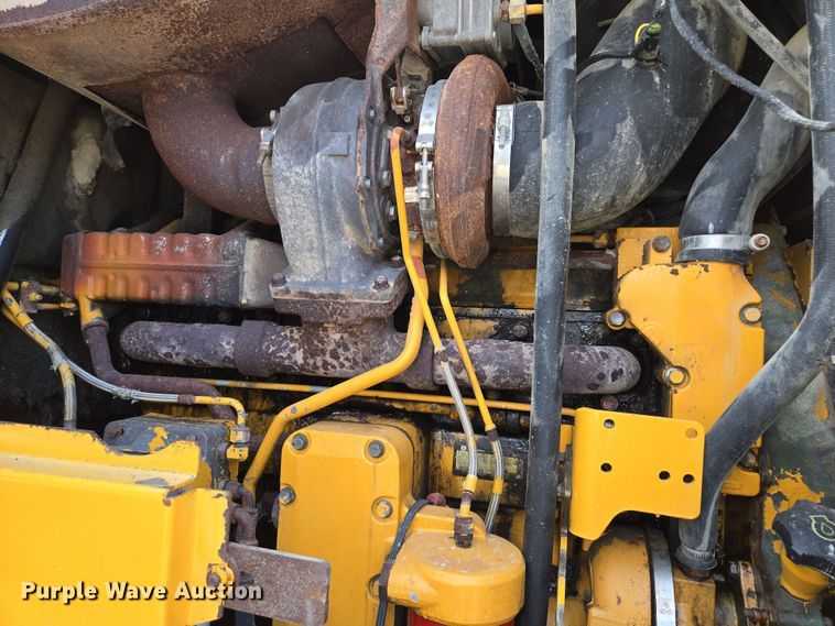 image for item EQ6833 2012 John Deere 844K wheel loader