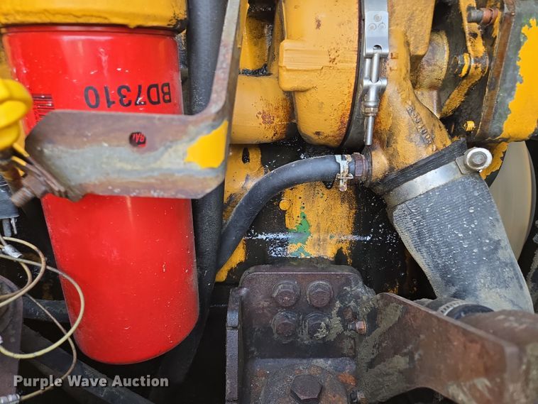 image for item EQ6833 2012 John Deere 844K wheel loader