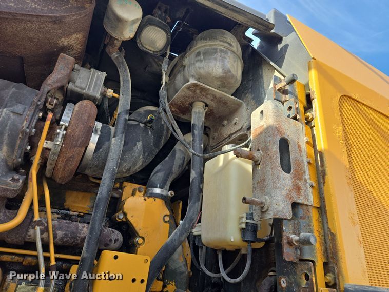 image for item EQ6833 2012 John Deere 844K wheel loader