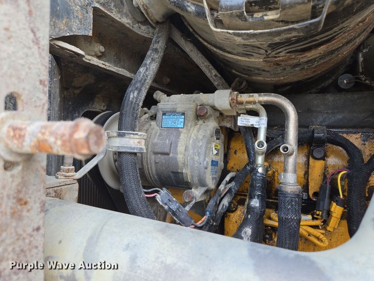 image for item EQ6833 2012 John Deere 844K wheel loader