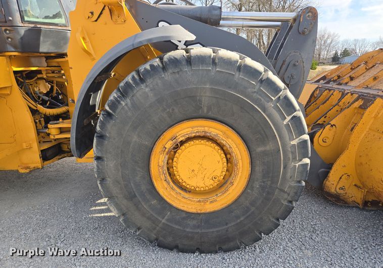 image for item EQ6833 2012 John Deere 844K wheel loader
