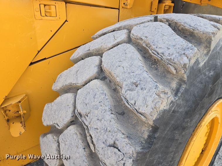 image for item EQ6833 2012 John Deere 844K wheel loader