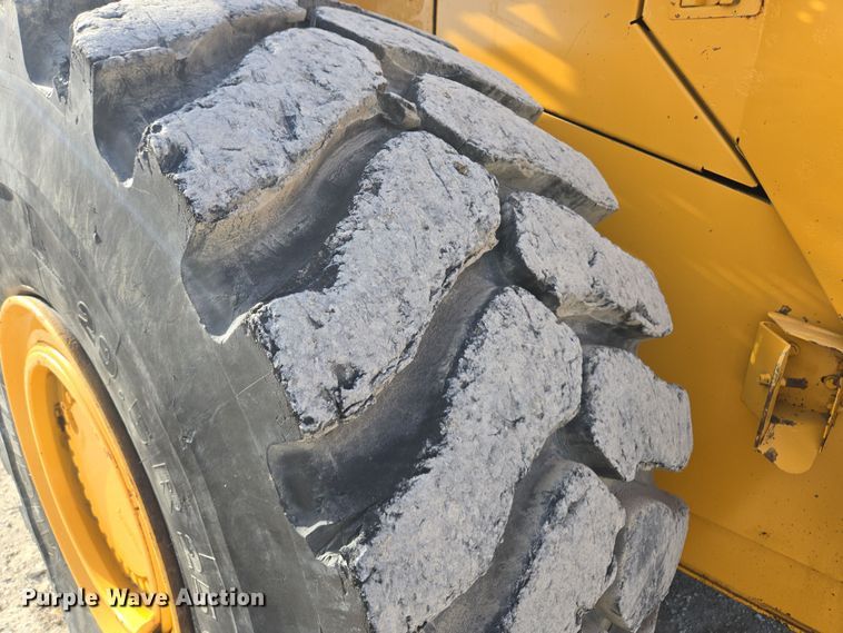 image for item EQ6833 2012 John Deere 844K wheel loader