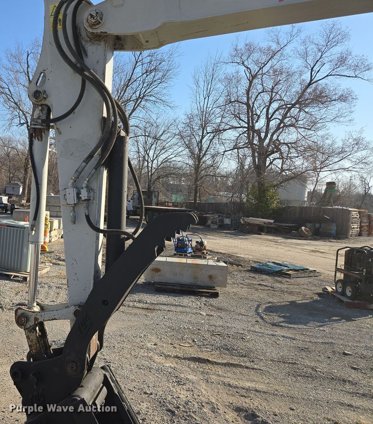 image for item EQ6835 2011 Takeuchi TB180FR mini excavator