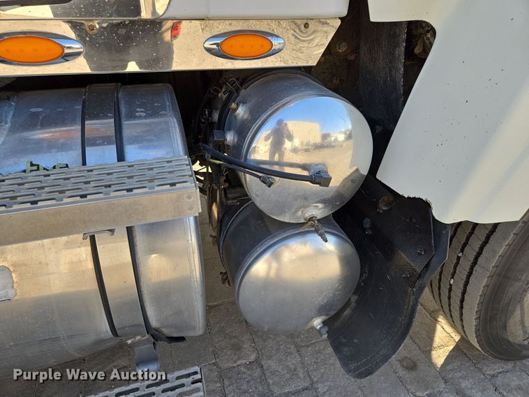 image for item EQ6836 2005 Mack 613 dump truck