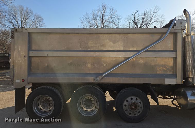 image for item EQ6836 2005 Mack 613 dump truck