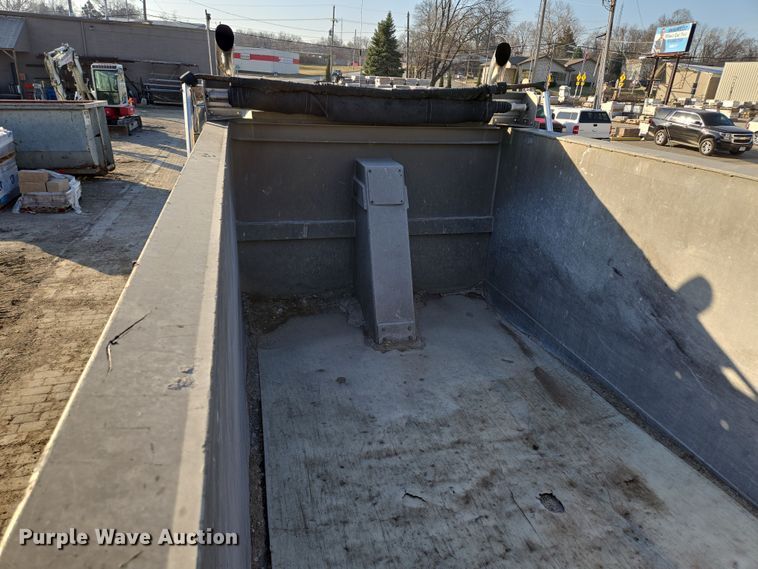 image for item EQ6836 2005 Mack 613 dump truck