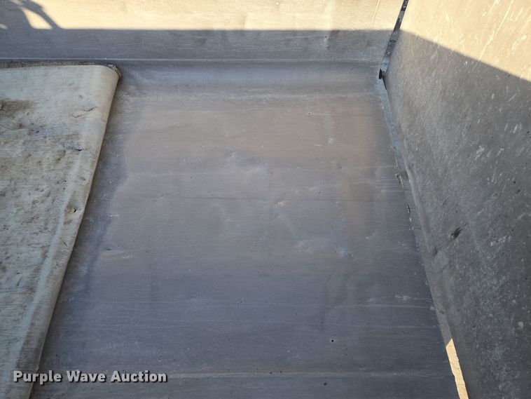 image for item EQ6836 2005 Mack 613 dump truck