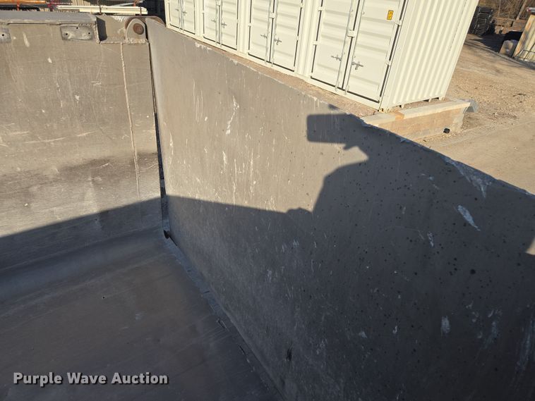 image for item EQ6836 2005 Mack 613 dump truck